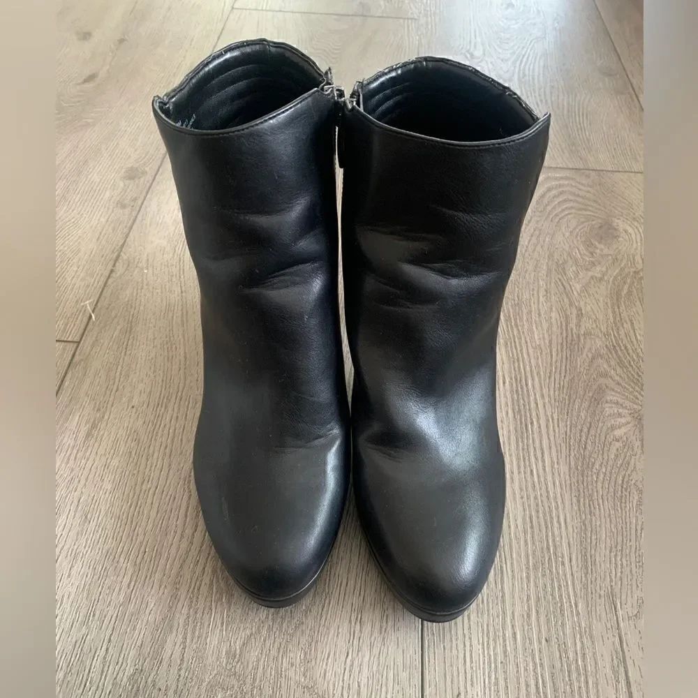 Nine West woman’s used high heel boots
